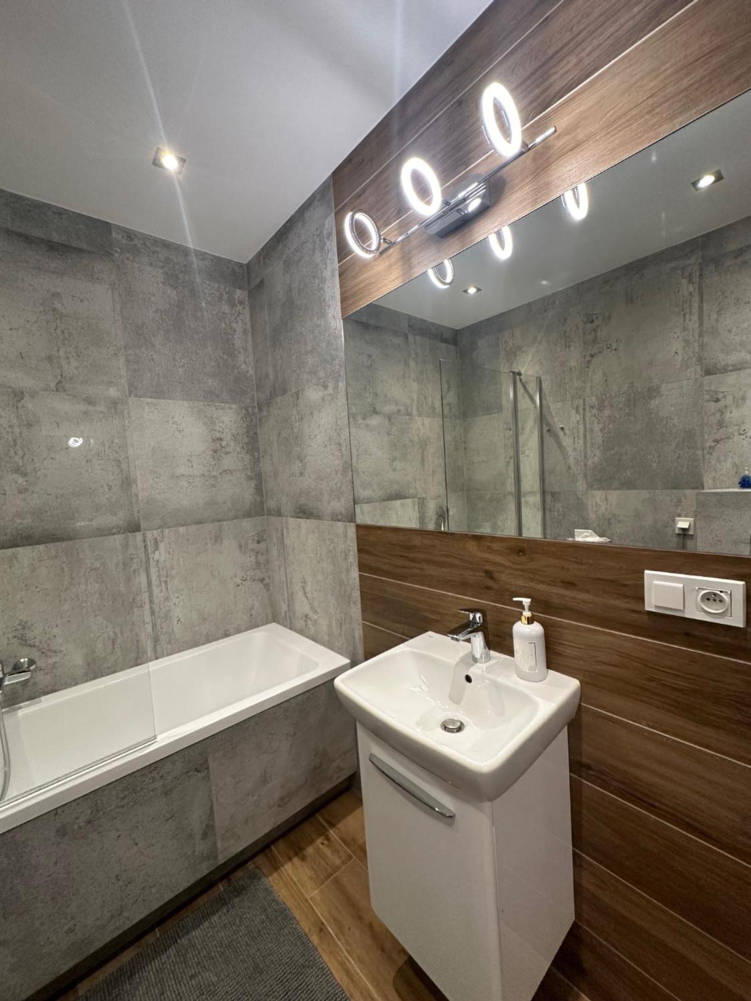 Modern Apartment Near To The Chopin'S Airport Cybernetyki 2A Varşova Dış mekan fotoğraf